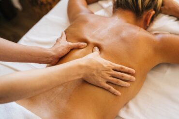 À la découverte de Haute la Vache : superbe gravure de notre logo sur bois de chêne